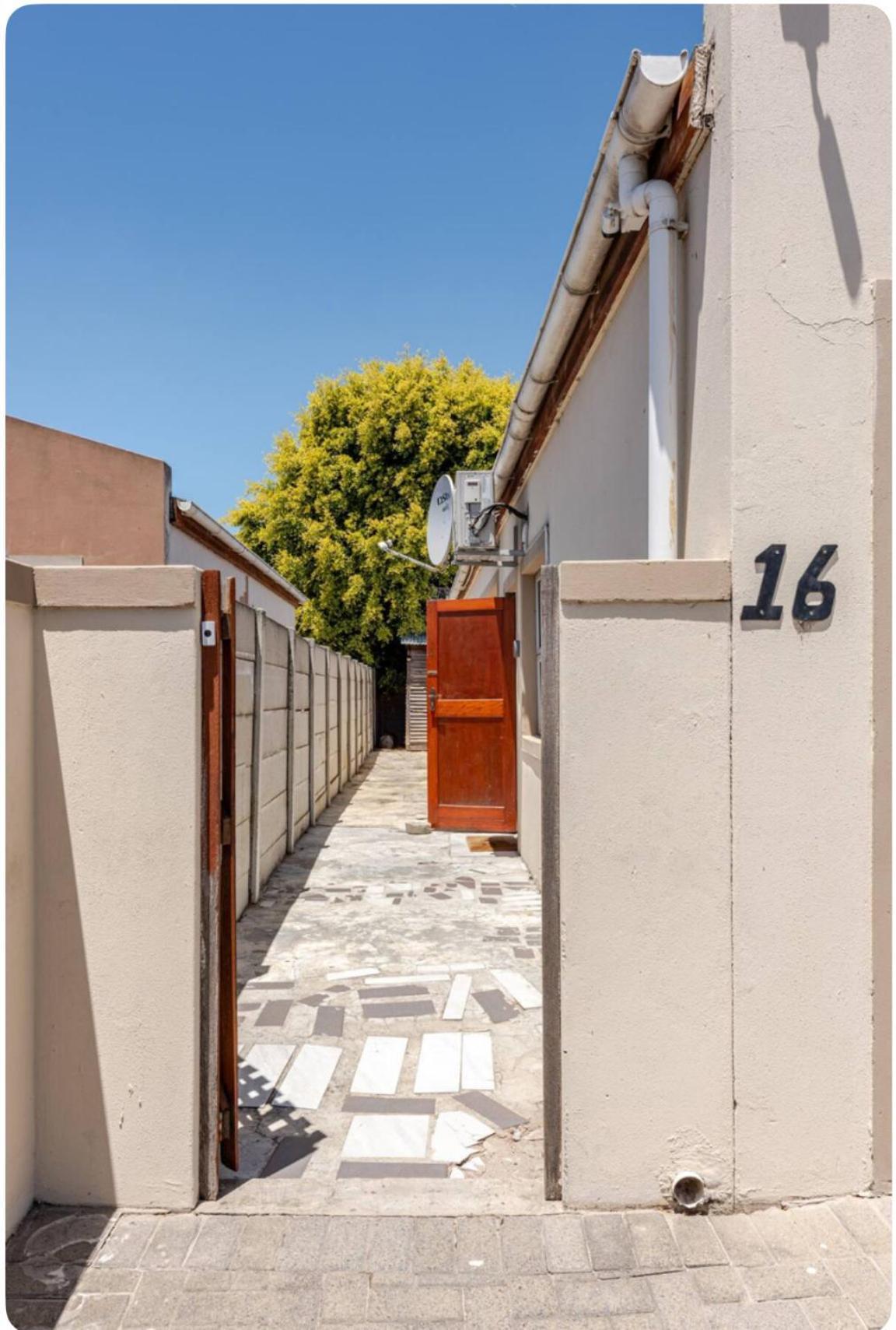 A With Private Entrance *