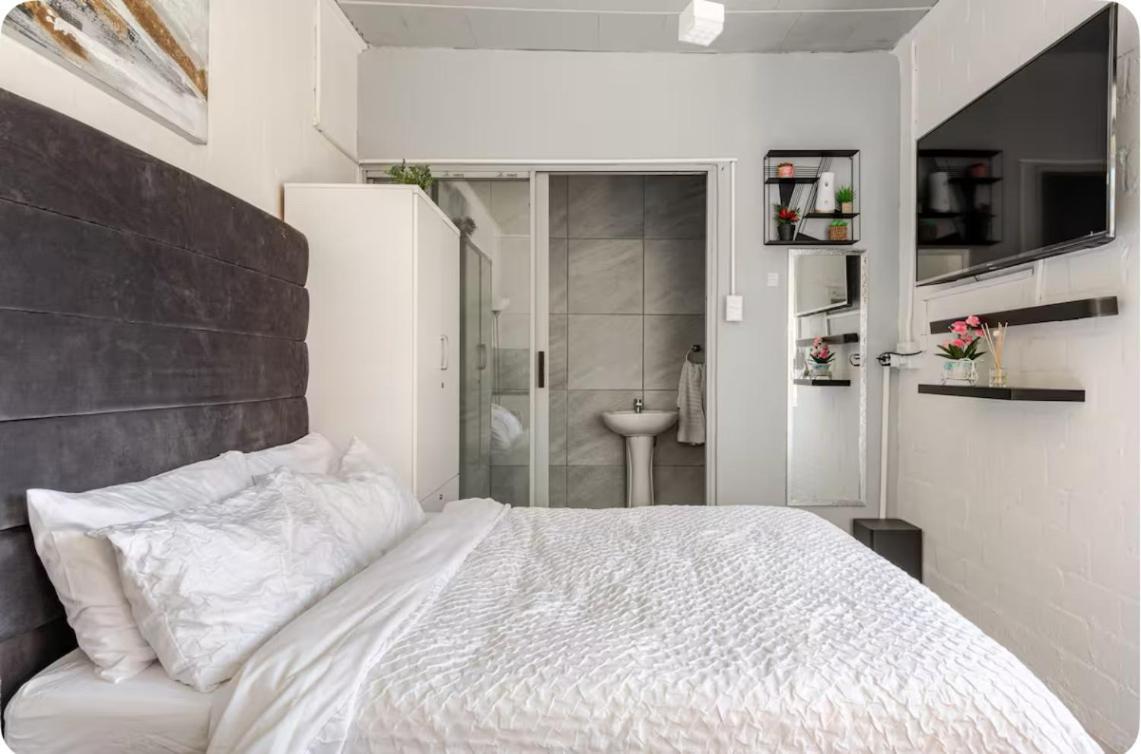 A With Private Entrance Apartment Cape Town